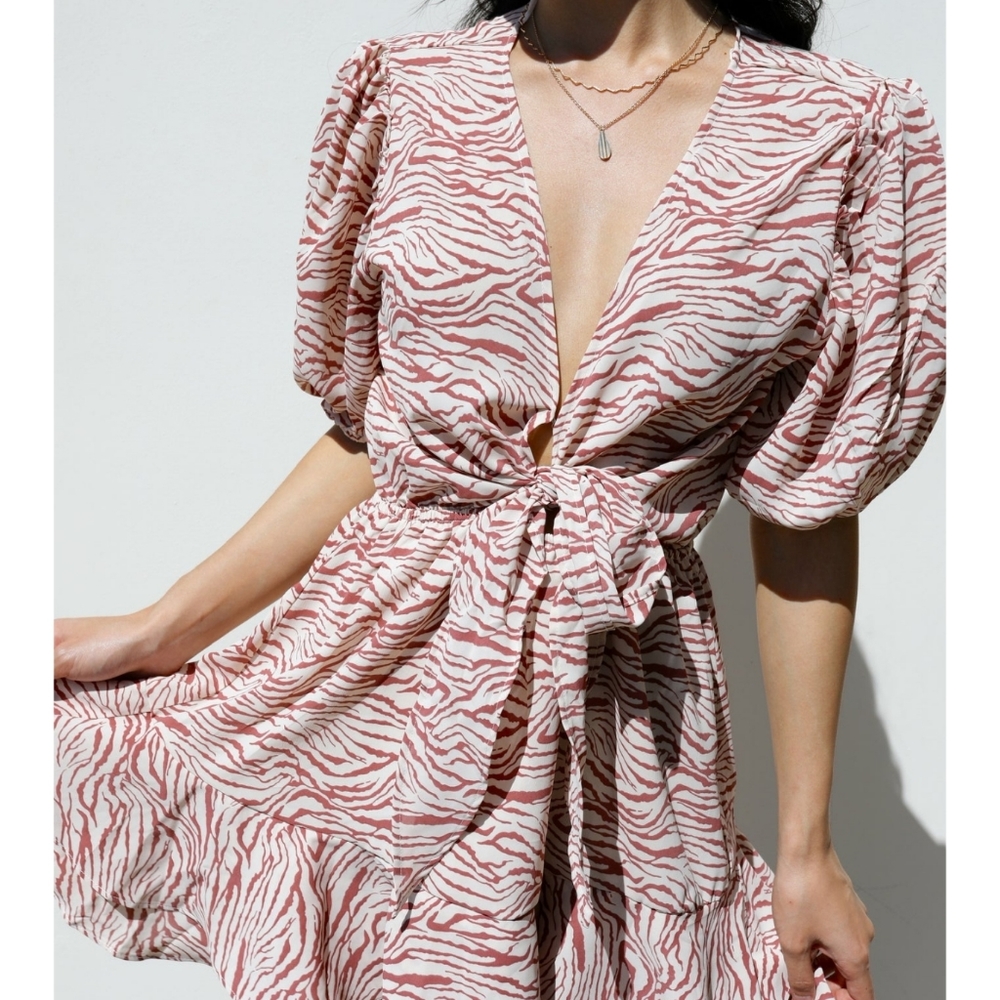 HYFVE Chic Zebra Print Mauve Beige Short Puff Sleeves Dress - Picture 2 of 8